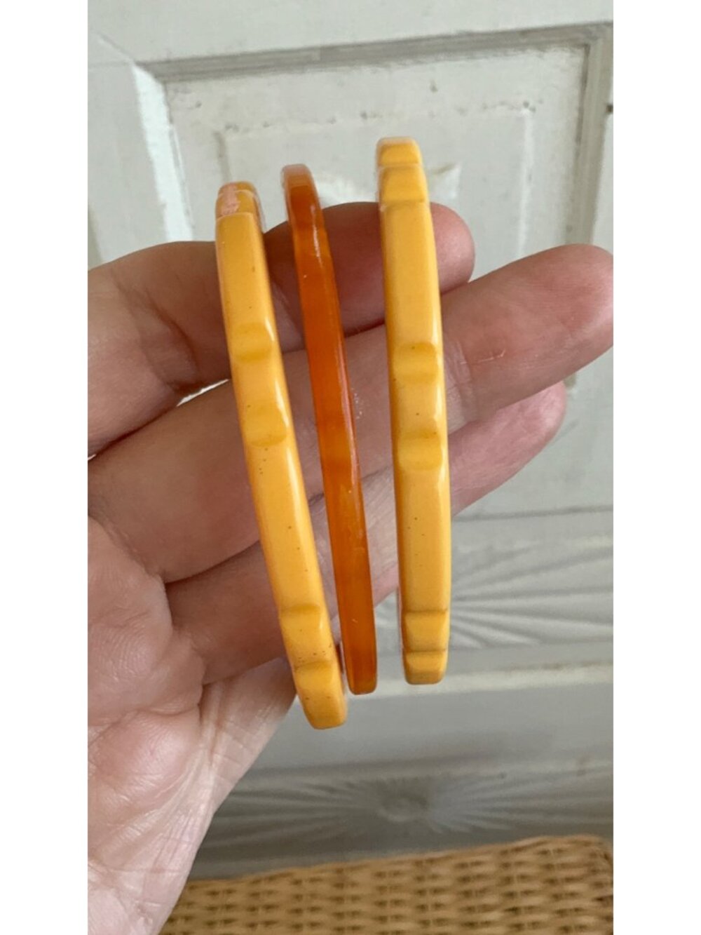Vintage 40's Lot Three Bakelite Spacer Bangles Carmal/Beige - Picture 4 of 7